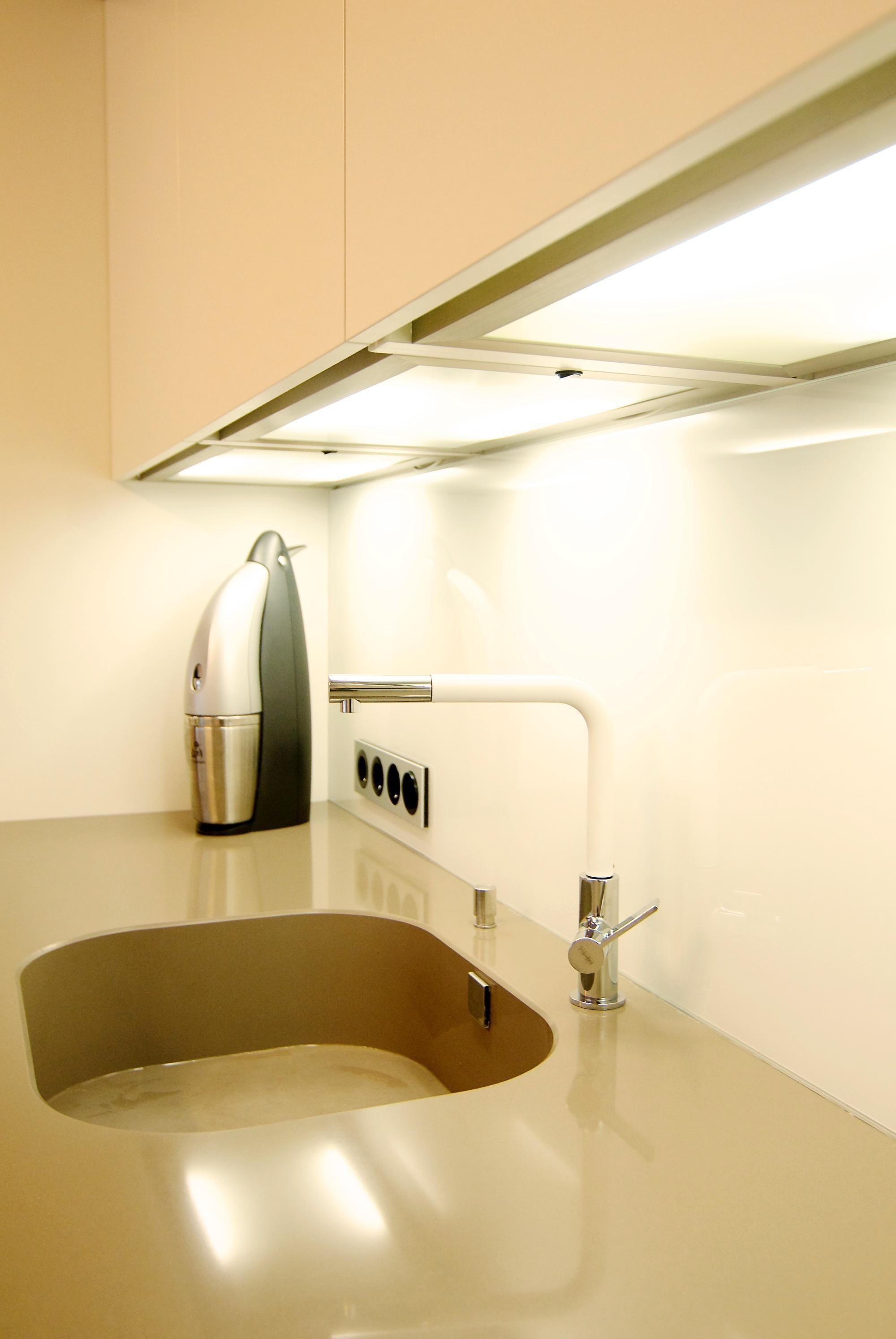 Souterrainwohnung in München – helle Eleganz