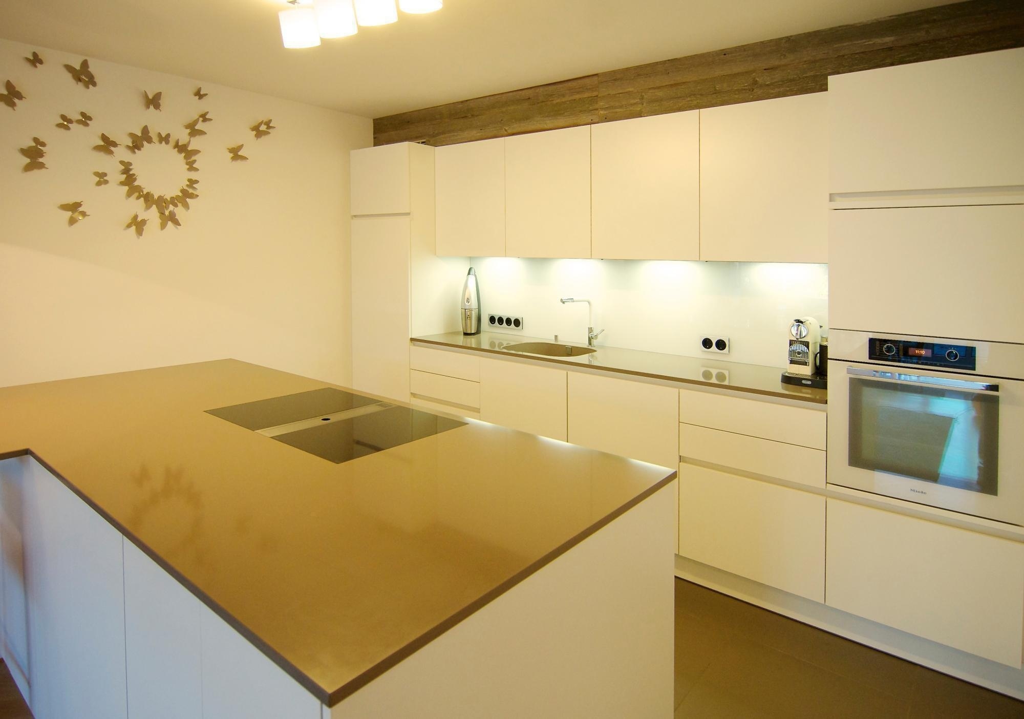 Souterrainwohnung in München – helle Eleganz