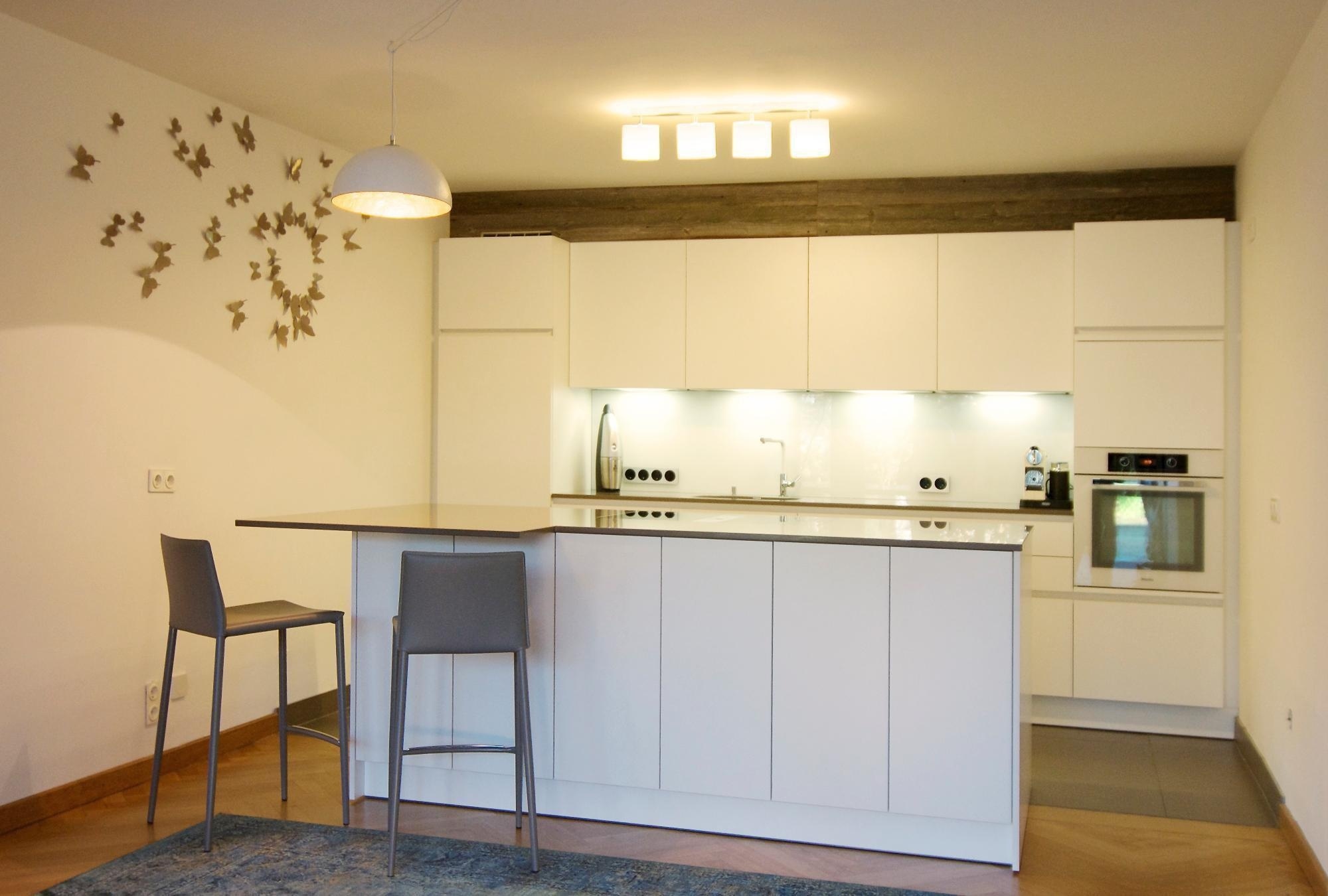 Souterrainwohnung in München – helle Eleganz