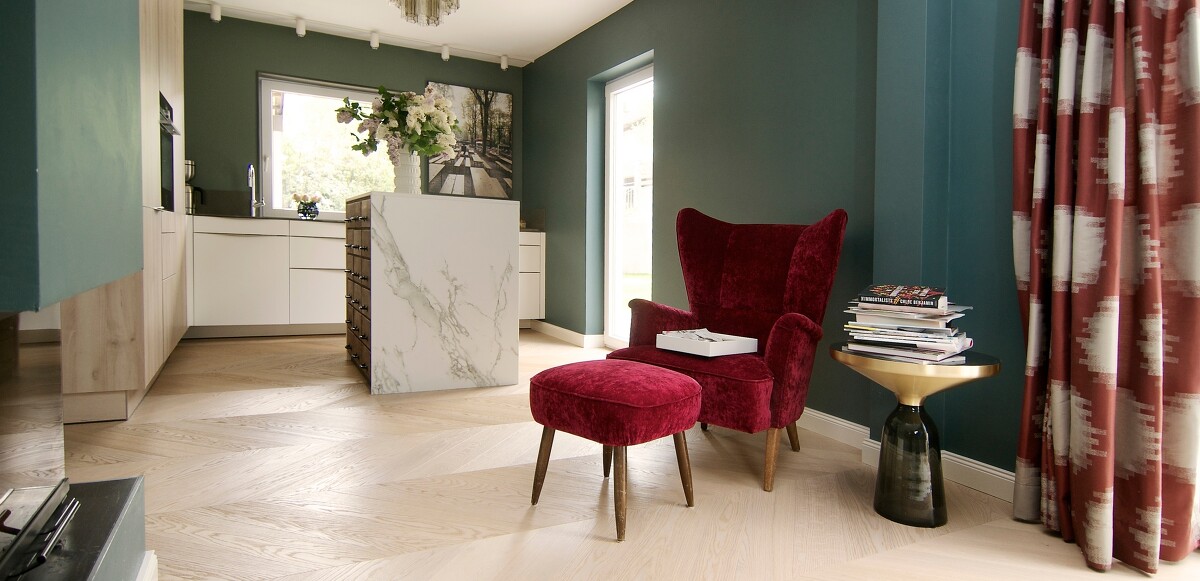 Küche und Parkett glänzen durch Zweisamkeit - die gehören einfach zusammen Küche und Parkett glänzen durch Zweisamkeit - die gehören einfach zusammen