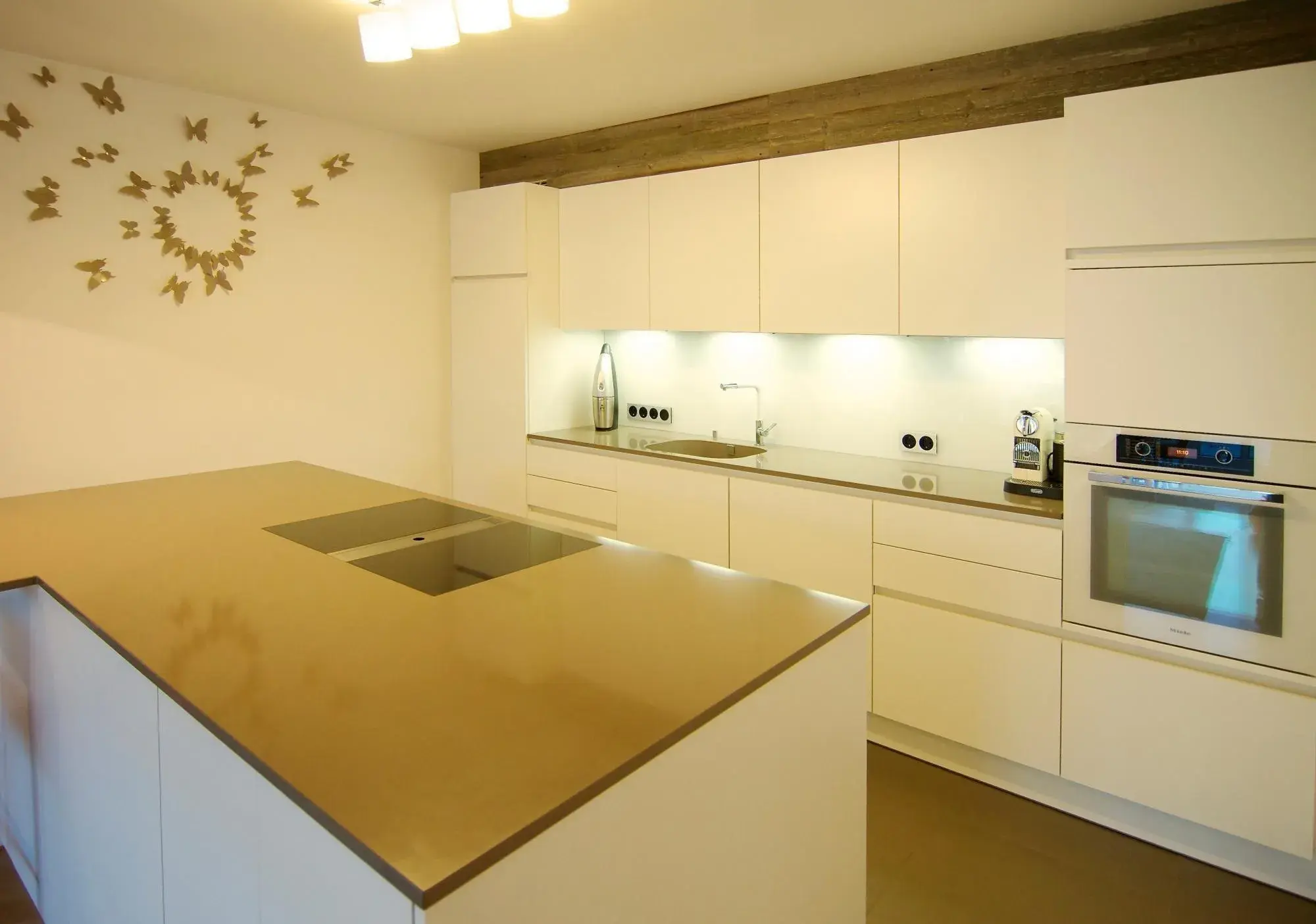 Souterrainwohnung in München – helle Eleganz