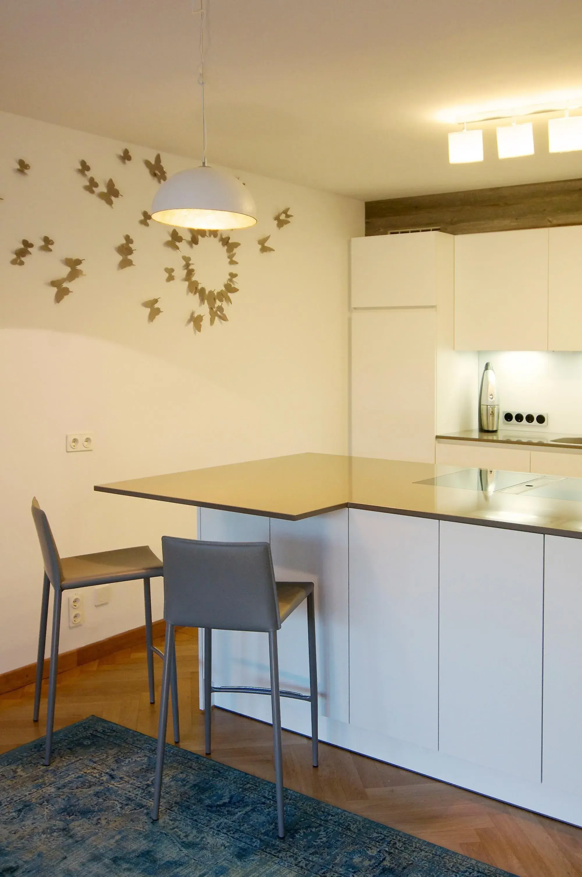 Souterrainwohnung in München – helle Eleganz