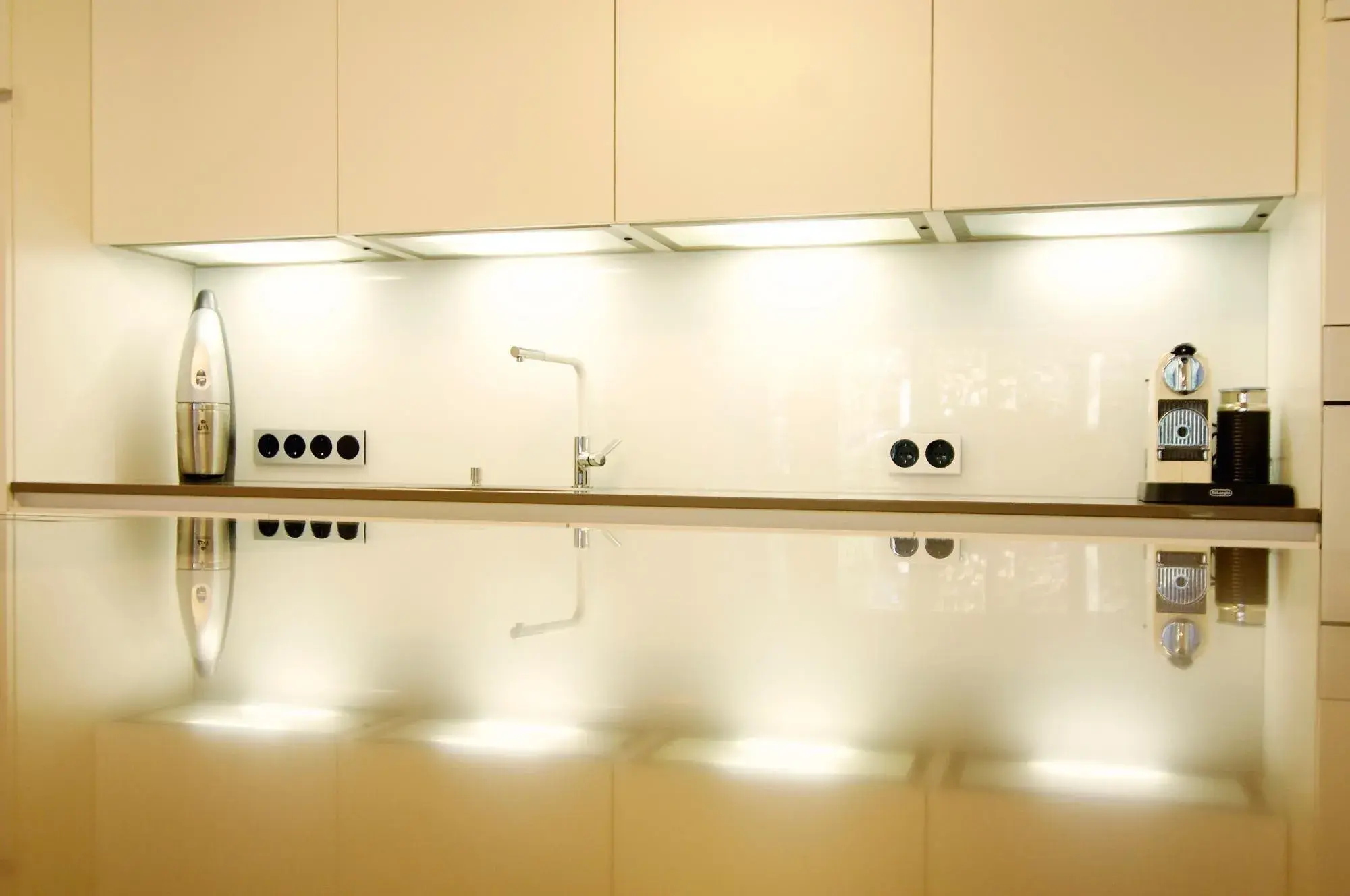 Souterrainwohnung in München – helle Eleganz