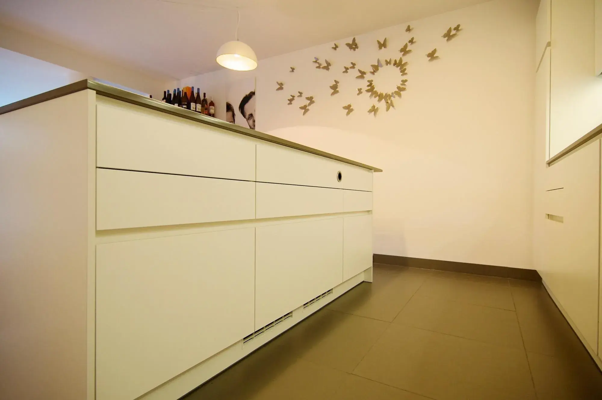 Souterrainwohnung in München – helle Eleganz