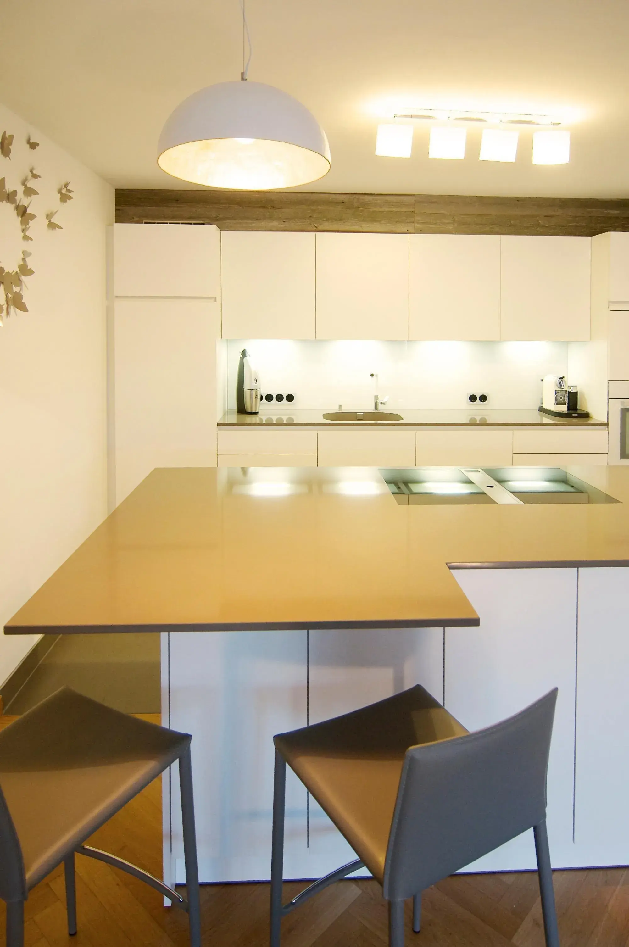 Souterrainwohnung in München – helle Eleganz